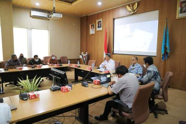 Walikota Solok Zul Elfian Umar pimpin rapat evaluasi pelaksanaan asistensi Roadmap Inovasi
